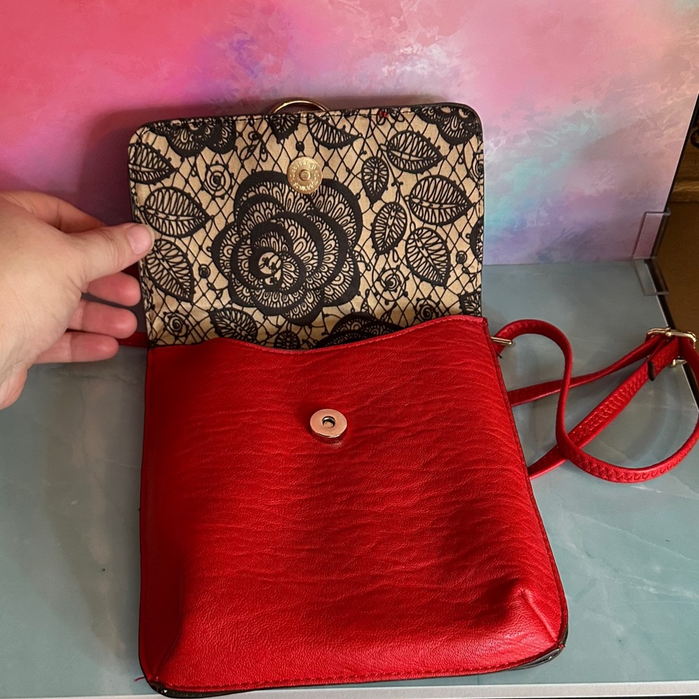 Carlos Santana Bold Red Crossbody Bag with Lion - Picture 17 of 17